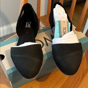 TOMS Women's Black Leather Shoes. New in Box! Size 9.